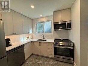 1952 Bromley Rd in Ottawa, ON - Building Photo - Building Photo