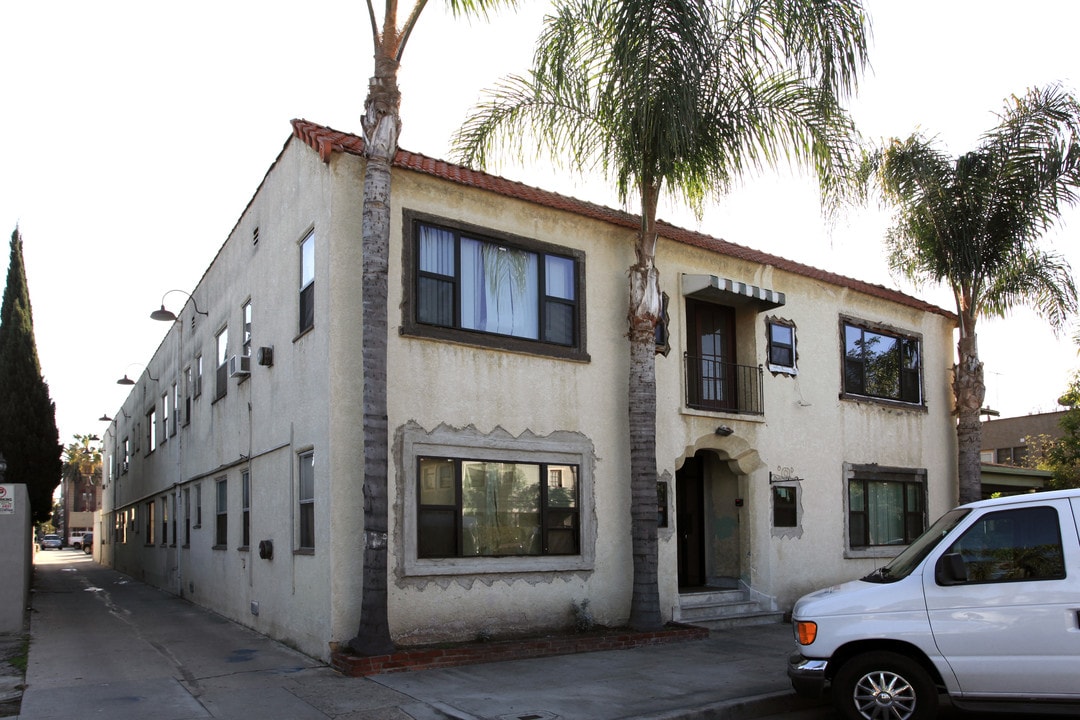 820 Cedar Ave in Long Beach, CA - Building Photo