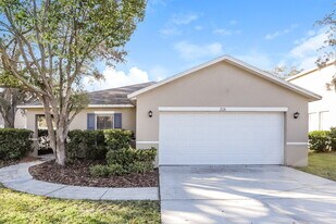 2126 Hunters Greene Dr in Lakeland, FL - Building Photo