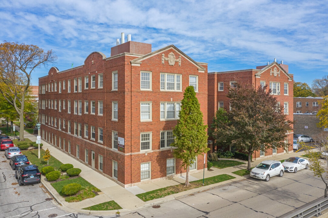 Clarence & Harrison Apartments in Oak Park, IL - Building Photo