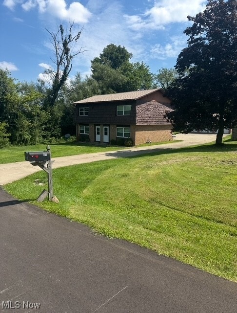 1907 Bellwood Dr in Mansfield, OH - Building Photo