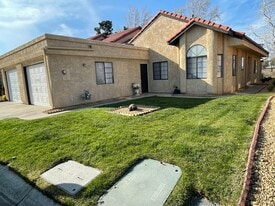 19230 Elm Dr in Apple Valley, CA - Building Photo