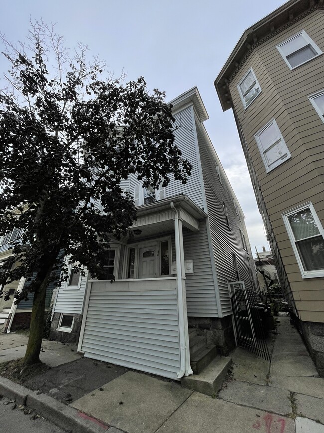 46 Middle St, Unit 3