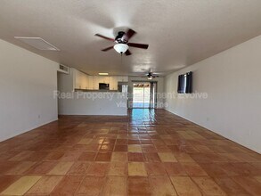6410 E Dixileta Dr in Cave Creek, AZ - Building Photo - Building Photo