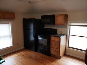 102 Spring St, Unit #3 in Ypsilanti, MI - Foto de edificio - Building Photo