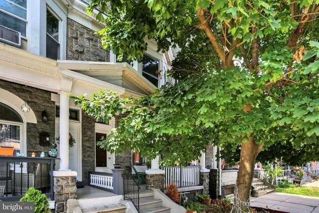 property at 234 W Douglass St