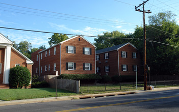 404 E Monroe Ave in Alexandria, VA - Building Photo - Building Photo