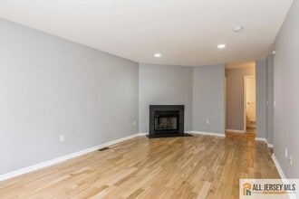 17 Lackland Ave in Piscataway, NJ - Foto de edificio - Building Photo