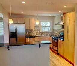 5010 Shoalwood Ave in Austin, TX - Building Photo - Building Photo