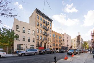 108 Seigel St in Brooklyn, NY - Building Photo - Building Photo