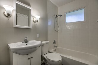 2036 N 63rd St in Lincoln, NE - Building Photo - Building Photo