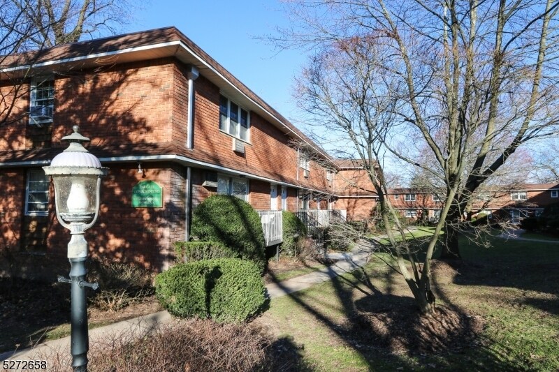 39 Harrison Ave in Montclair, NJ - Building Photo