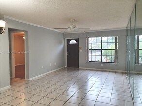 10360 W Cypress Ct in Pembroke Pines, FL - Building Photo - Building Photo