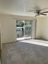 La Barcelona in Ventura, CA - Foto de edificio - Building Photo