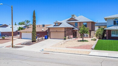 7333 Golden Hawk Dr in El Paso, TX - Building Photo - Building Photo