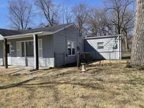 1105 Sansu Ln in Florissant, MO - Building Photo - Building Photo