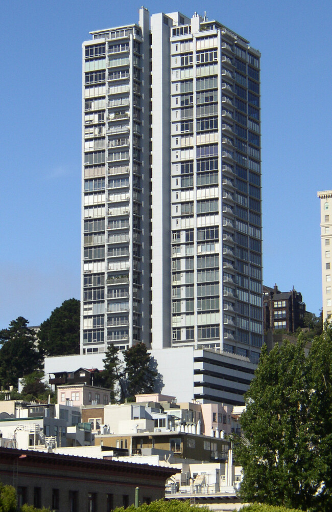 Royal Towers in San Francisco, CA - Building Photo - Building Photo