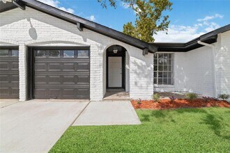 12018 Troulon Dr in Houston, TX - Building Photo - Building Photo