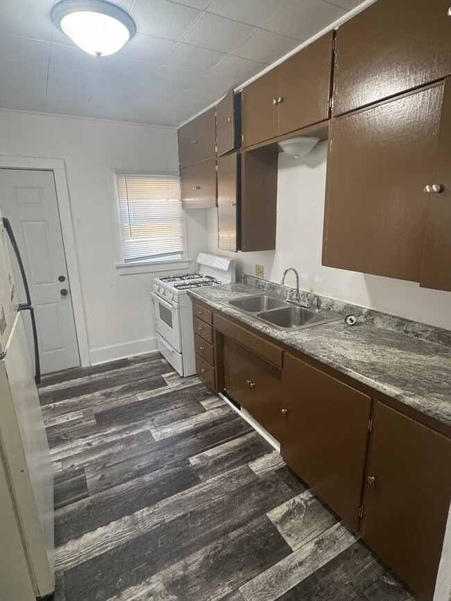 708-710-710 Bluff St in Cedar Falls, IA - Building Photo - Building Photo