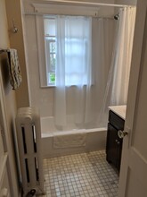 12 Westbourne Rd, Unit 1 in Newton, MA - Building Photo - Building Photo