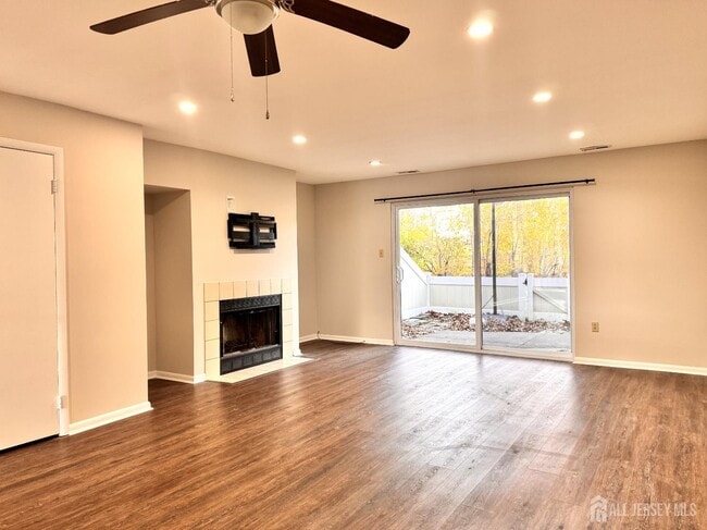 191 Hampshire Dr in Plainsboro, NJ - Building Photo - Building Photo