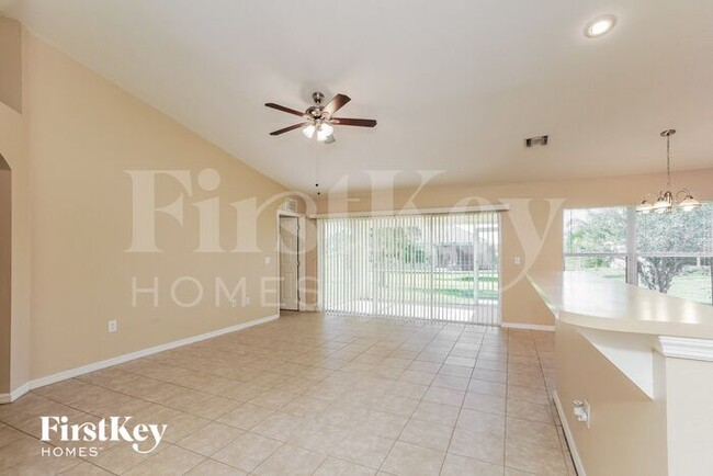 532 Kismet Pkwy W in Cape Coral, FL - Foto de edificio - Building Photo