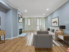 930 N Wetherly Dr in West Hollywood, CA - Building Photo - Building Photo