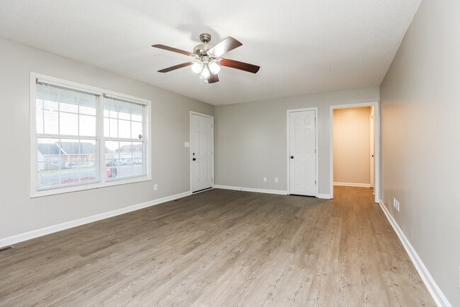 1026 Mile High Dr in Clarksville, TN - Building Photo - Building Photo