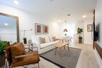 439 NE 17th Way in Fort Lauderdale, FL - Building Photo - Building Photo