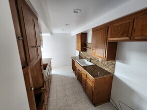 702 N Paulina Ave, Unit A in Redondo Beach, CA - Building Photo - Building Photo