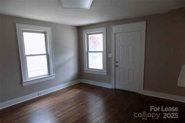 1707 Pegram St in Charlotte, NC - Foto de edificio - Building Photo