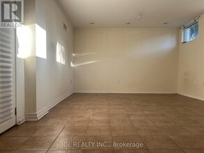 23 Pineway Blvd in Toronto, ON - Building Photo - Building Photo