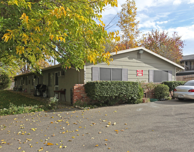 Mulberry Court in Orangevale, CA - Building Photo - Building Photo