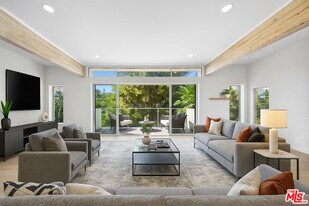 1591 Lindacrest Dr in Beverly Hills, CA - Building Photo