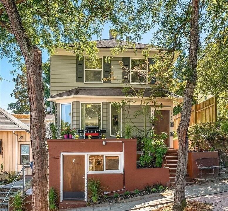 2317 E Ward St in Seattle, WA - Foto de edificio