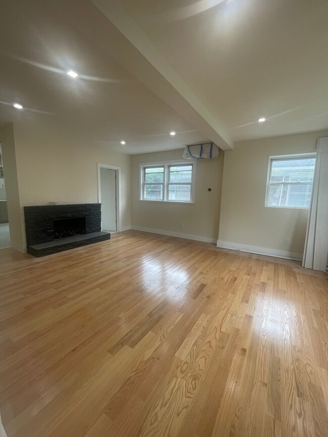 83 Norwood Ave, Unit 1 in Staten Island, NY - Building Photo - Building Photo