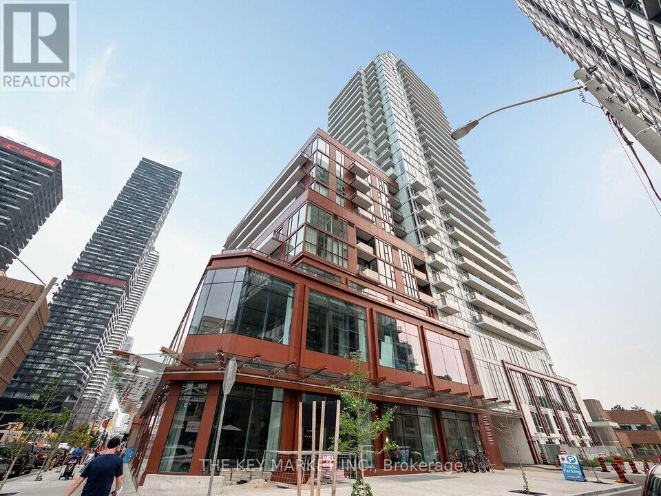 33-1533 Helendale Ave in Toronto, ON - Building Photo