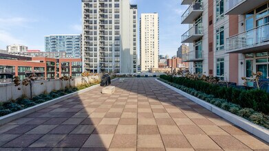 230 W Division St in Chicago, IL - Building Photo - Building Photo