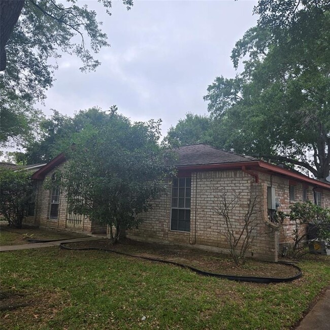 11902 Scottsdale Dr in Stafford, TX - Building Photo - Building Photo
