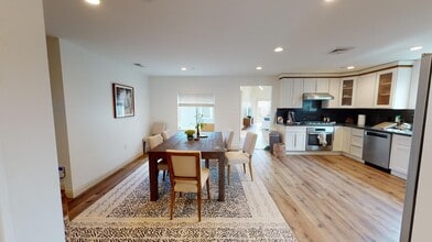 188 Jasmine Way in East Palo Alto, CA - Building Photo - Building Photo