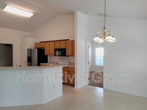 762 NW Fairhaven Dr in Port St. Lucie, FL - Foto de edificio - Building Photo