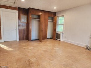 82 Union St in Emerson, NJ - Building Photo - Building Photo