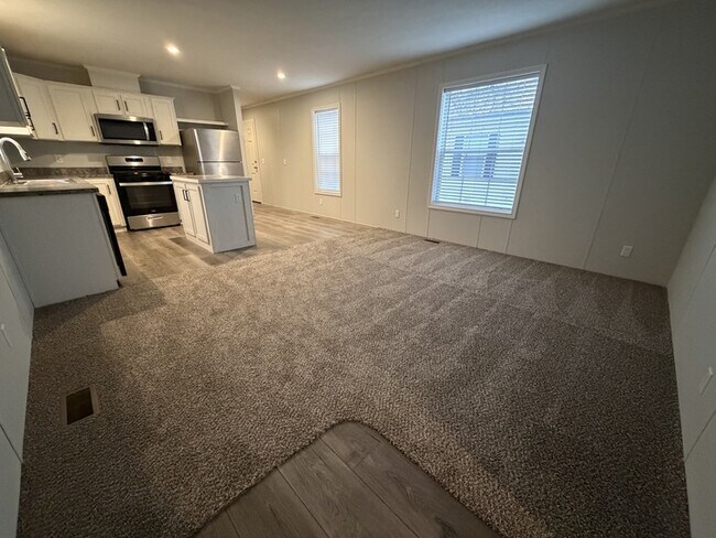 38062 St Tropez Dr in Clinton Township, MI - Building Photo - Building Photo