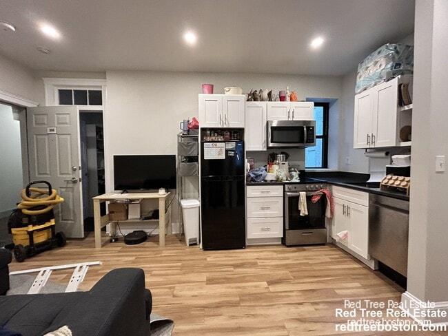 845 Beacon St, Unit 104