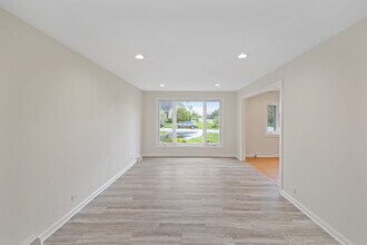 646 68th St in Willowbrook, IL - Building Photo - Building Photo