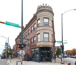 2381-2385 N Milwaukee Ave in Chicago, IL - Foto de edificio - Building Photo