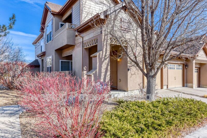 11972 W Long Cir in Littleton, CO - Building Photo