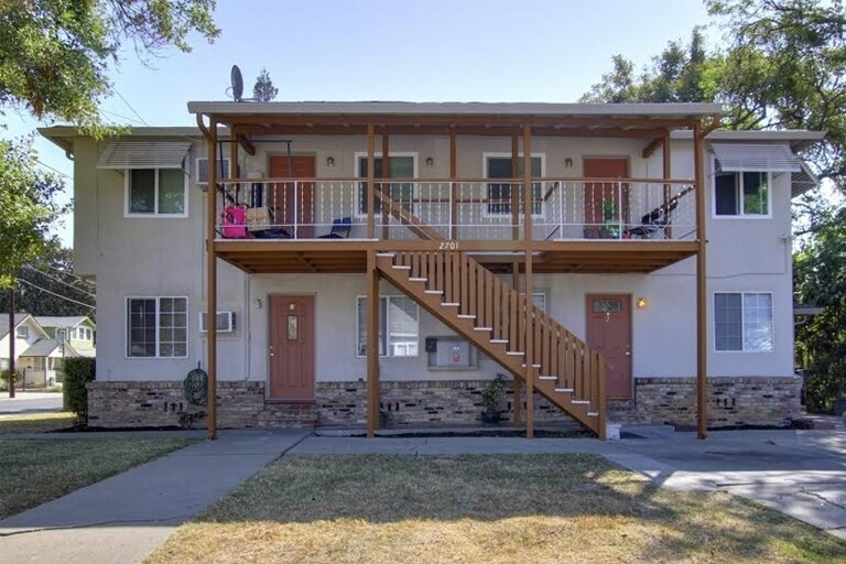 2701 San Fernando Way in Sacramento, CA - Building Photo