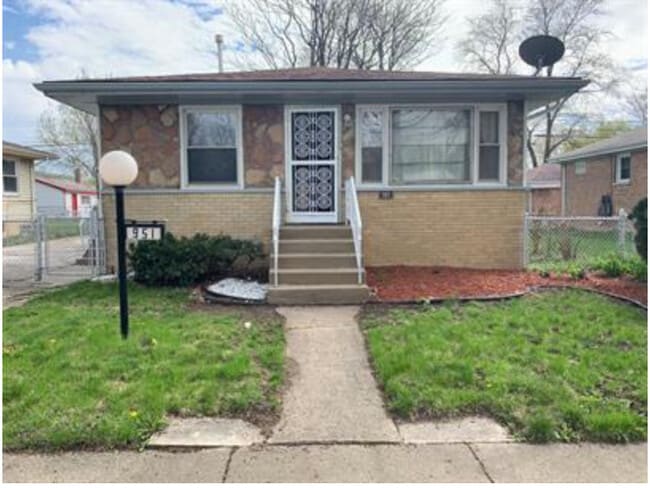 property at 951 W 114th Pl