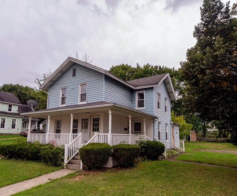 102 Sampson St, Unit Lower in Jamestown, NY - Foto de edificio